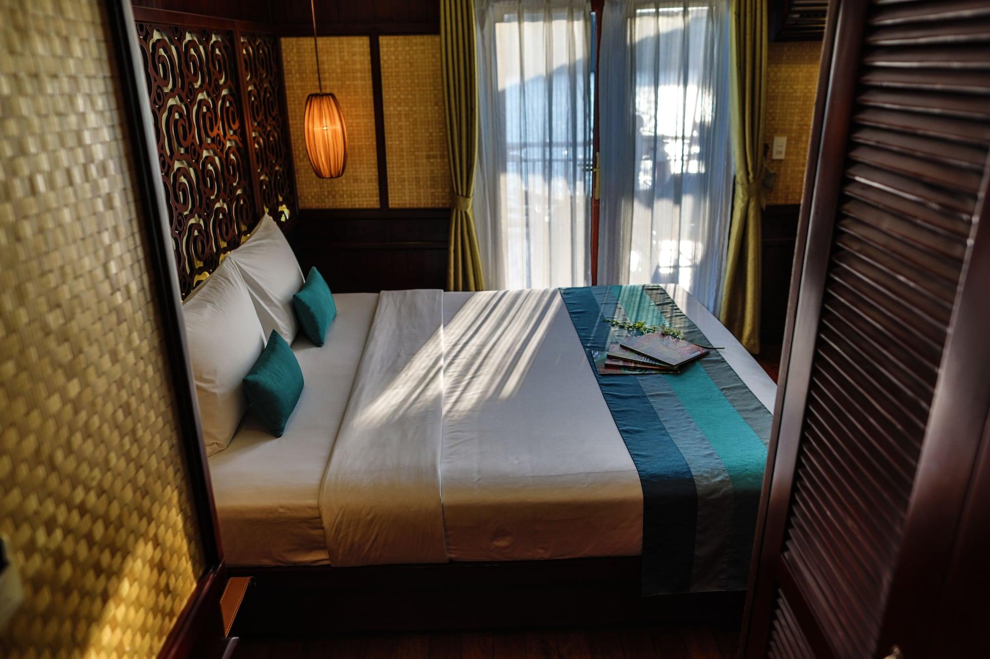 Hotel Bhaya Halong Cruises Ha Long Esterno foto